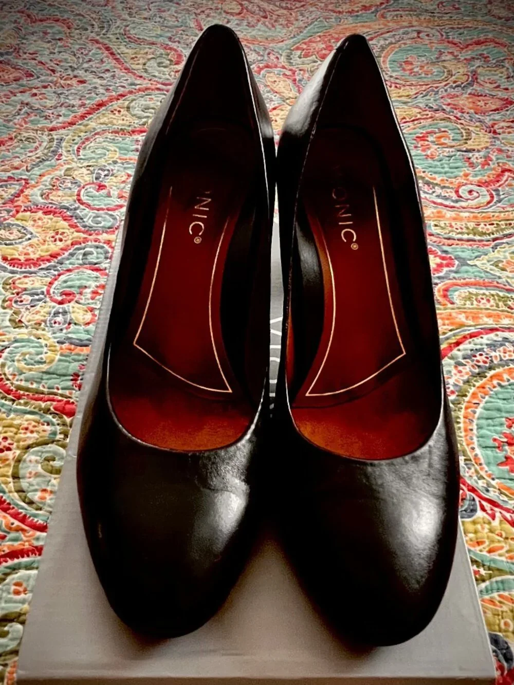 Vionic Mariana Black Leather Pumps – Size 8.5 | Classic Block Heel Comfort Shoes